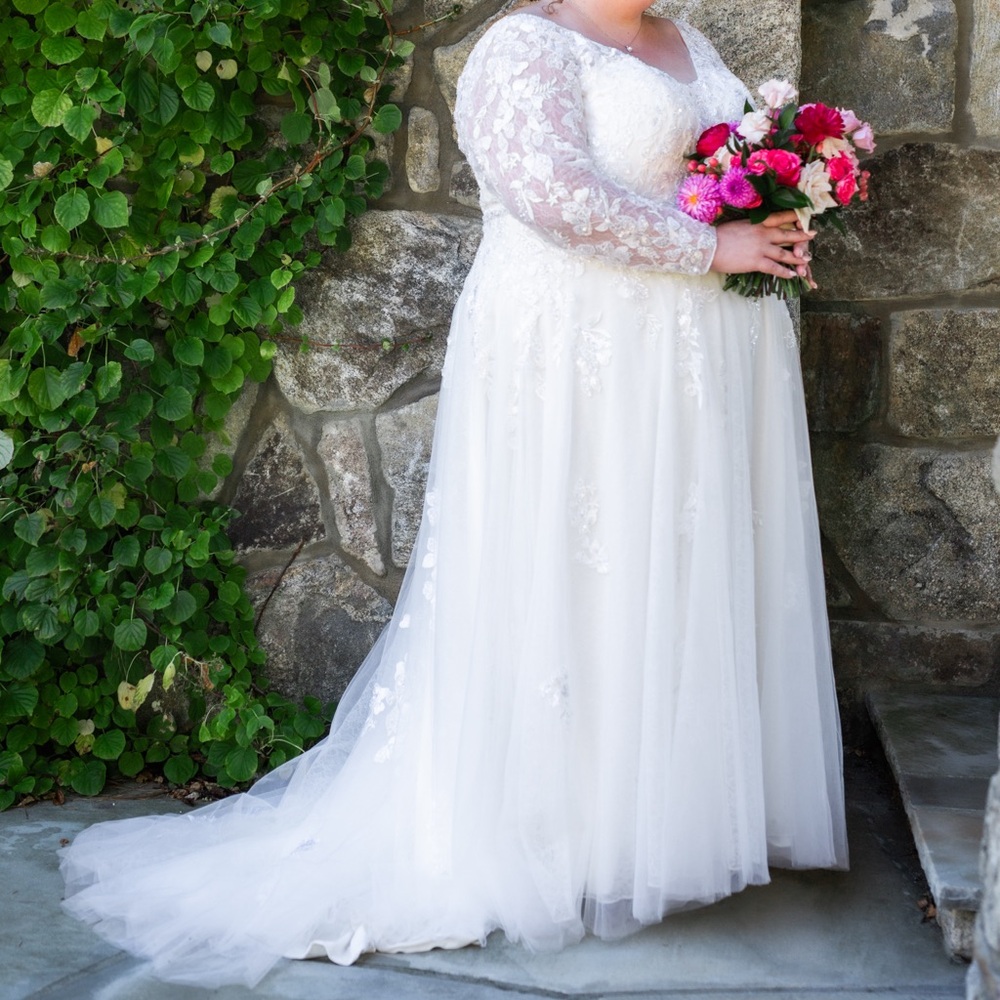 Casablanca ivory white plus size 30W wedding dress aline floral lace beading